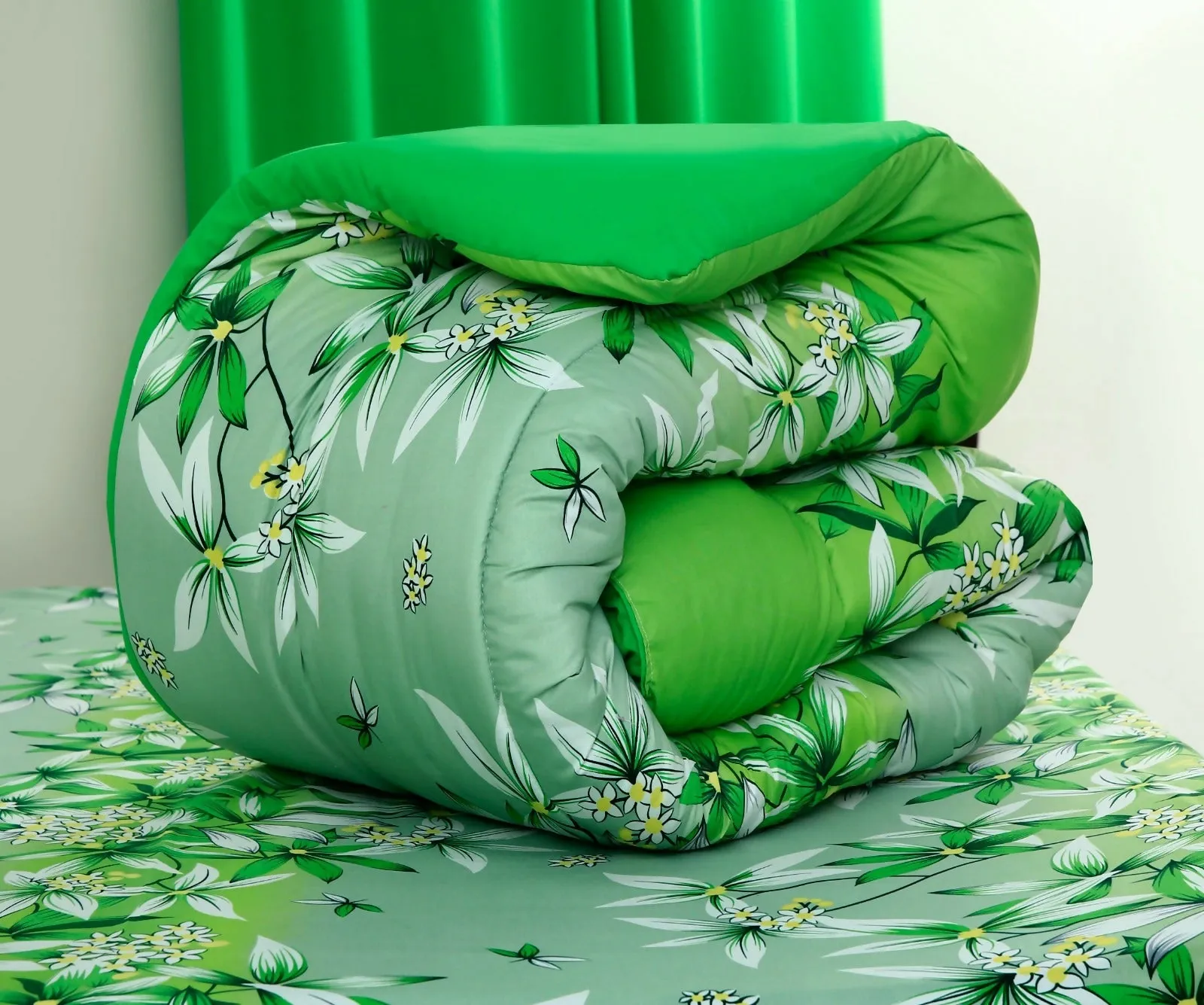 8 PCs Winter Comforter Set-15011Green Gold