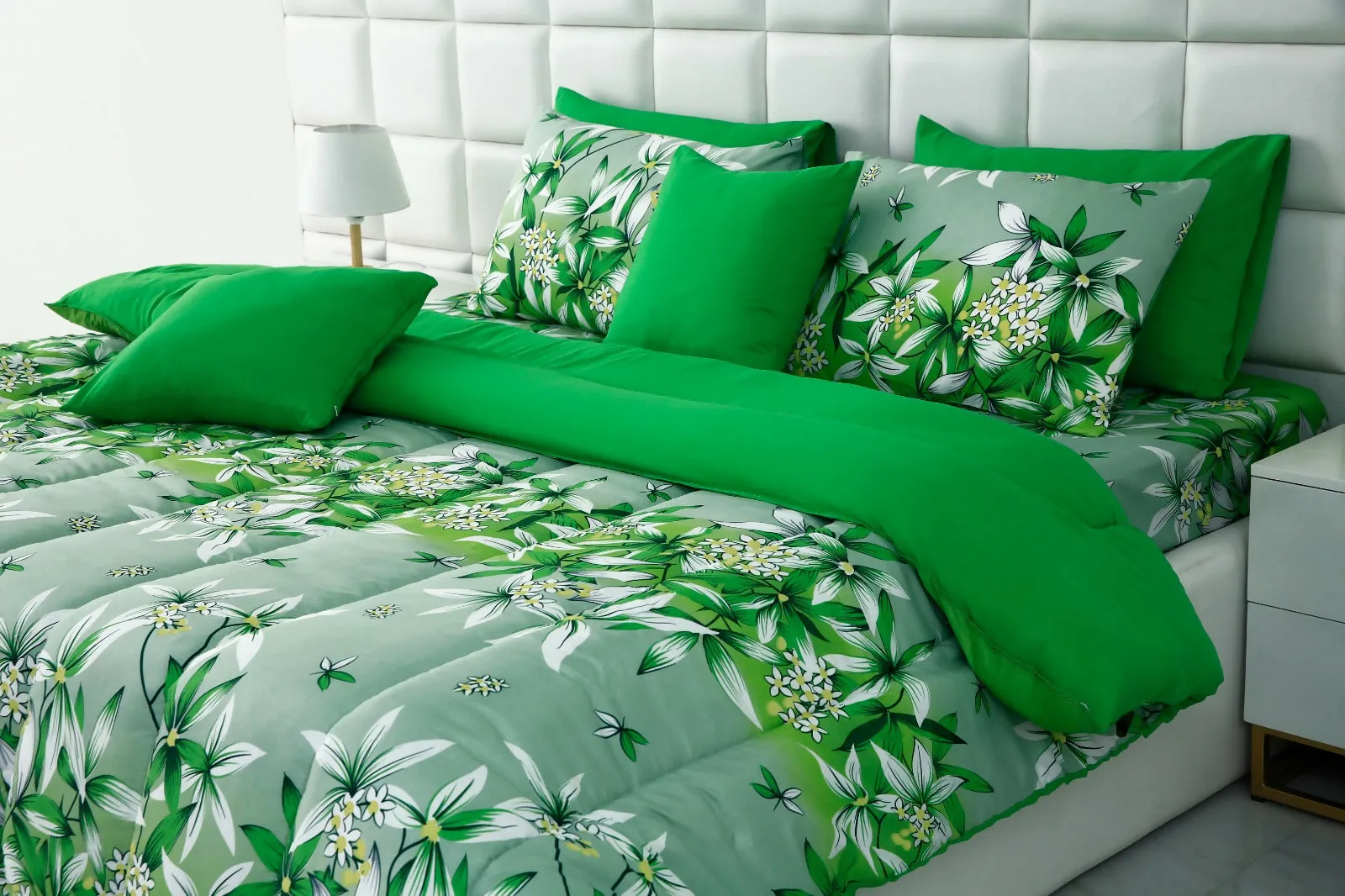 8 PCs Winter Comforter Set-15011Green Gold