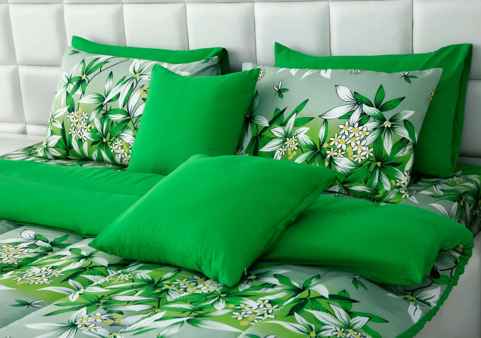 8 PCs Winter Comforter Set-15011Green Gold