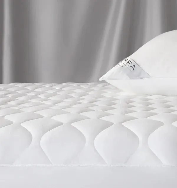 Arcadia Down Alternative Mattress Pad by Sferra