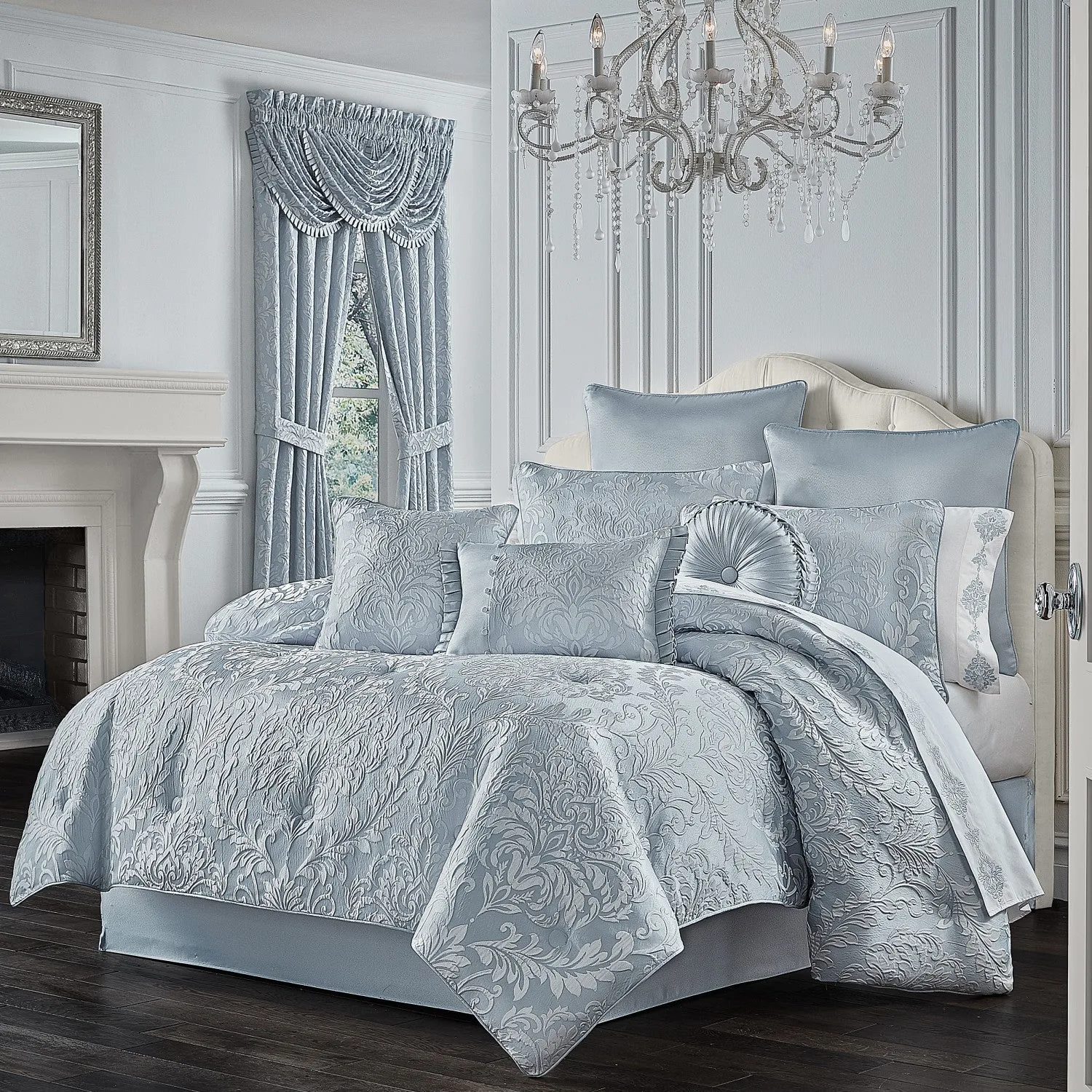 Malita Comforter Set